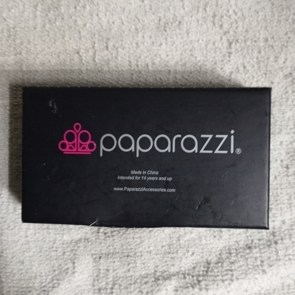 Paparazzi love ring set of 8 lot all are adjustable size - Picture 2 of 2